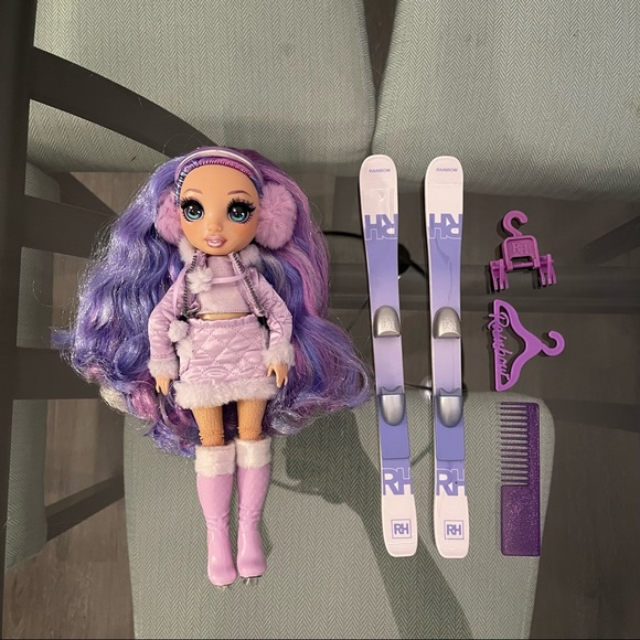 Rainbow High Winter Break Violet Willow - Picture 1 of 3